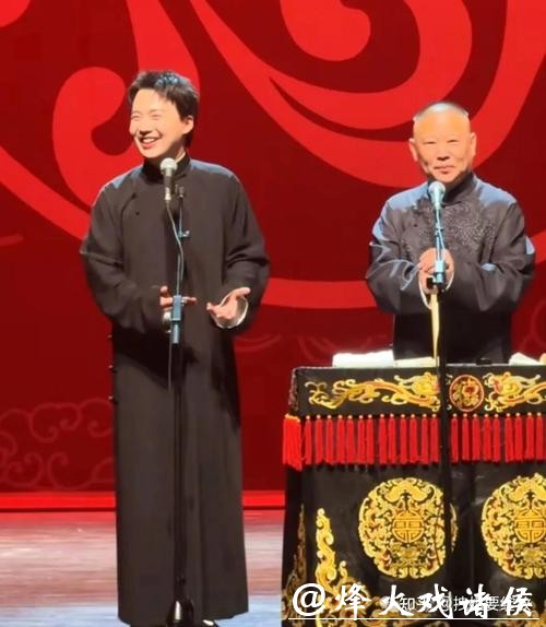 好家伙！3天2次热搜！全网催婚！郭麒麟回归引爆德云社封箱，一家四口亮相婚礼！从“打压式教育”到星二代典范，郭德纲父子赢麻了！